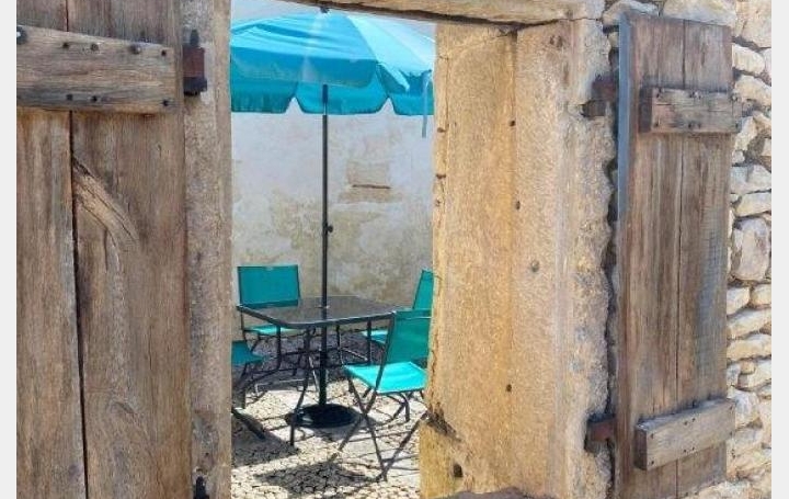 Maison NANTEUIL-EN-VALLEE (16700)  313 m2 297 850 € 