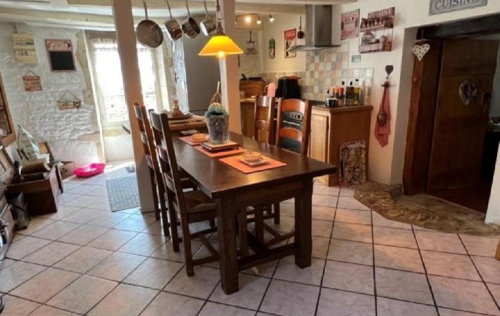 Maison NANTEUIL-EN-VALLEE (16700)  313 m2 297 850 € 
