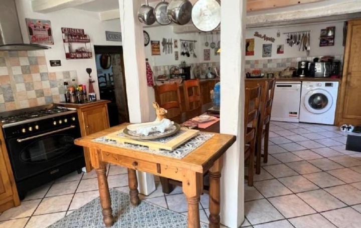 Maison NANTEUIL-EN-VALLEE (16700)  313 m2 297 850 € 