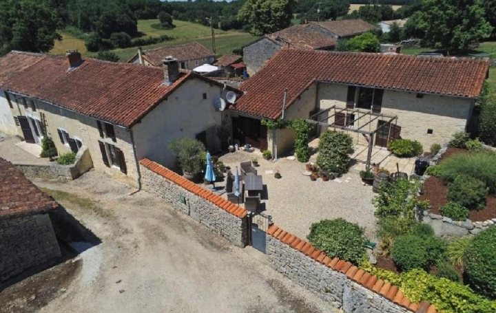 Maison NANTEUIL-EN-VALLEE (16700)  313 m2 297 850 € 