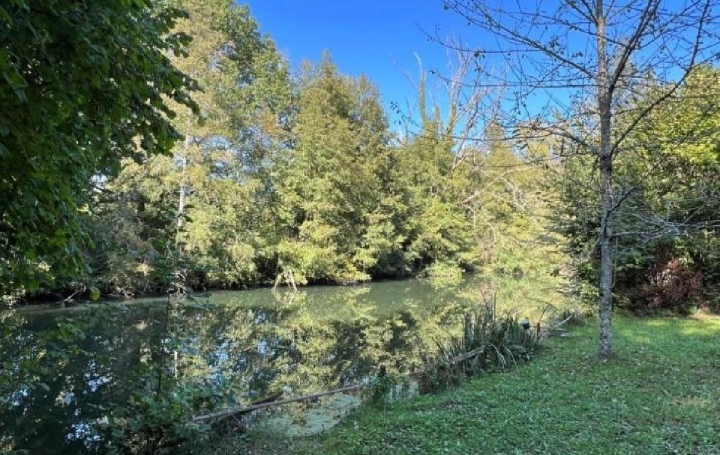 Maison CIVRAY (86400)  177 m2 168 000 € 