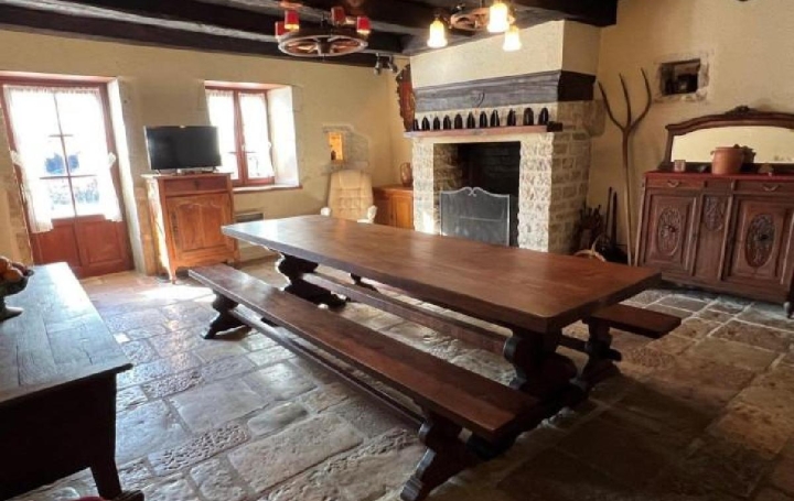 Maison CIVRAY (86400)  177 m2 168 000 € 