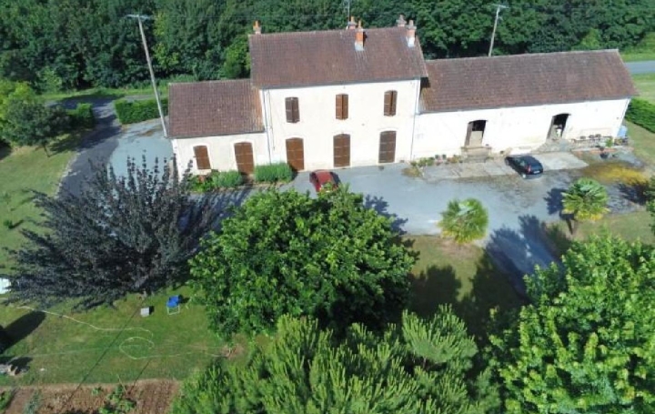 Maison VERTEUIL-SUR-CHARENTE (16510)  220 m2 297 800 € 