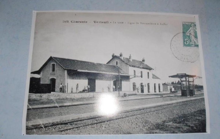 Maison VERTEUIL-SUR-CHARENTE (16510)  220 m2 297 800 € 