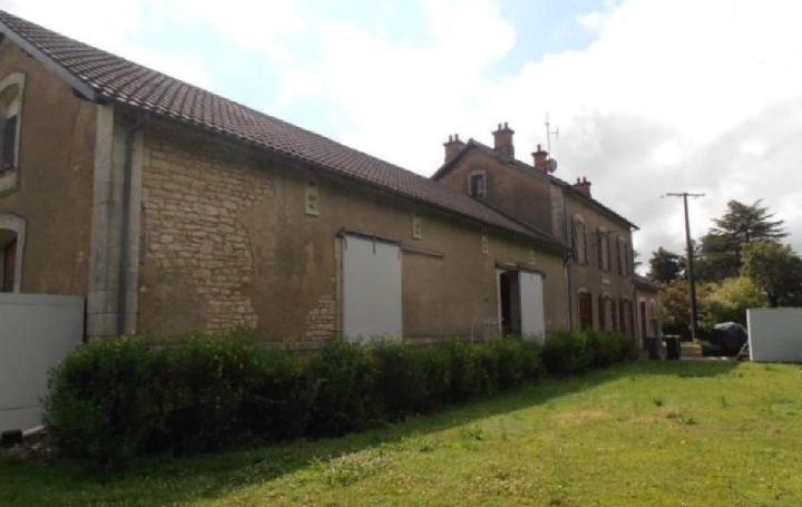 Maison VERTEUIL-SUR-CHARENTE (16510)  220 m2 297 800 € 
