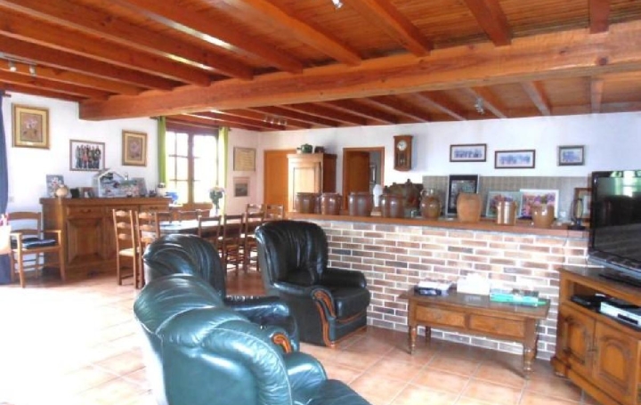 Maison VERTEUIL-SUR-CHARENTE (16510)  220 m2 297 800 € 