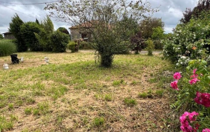 Maison CHAMPAGNE-MOUTON (16350)  145 m2 91 395 € 