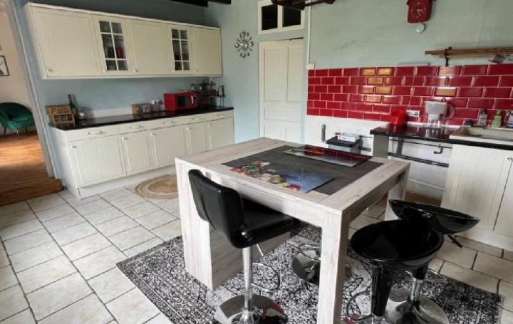 Maison CHAMPAGNE-MOUTON (16350)  145 m2 91 395 € 