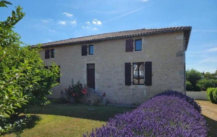 Maison RUFFEC (16700)  177 m2 222 000 € 