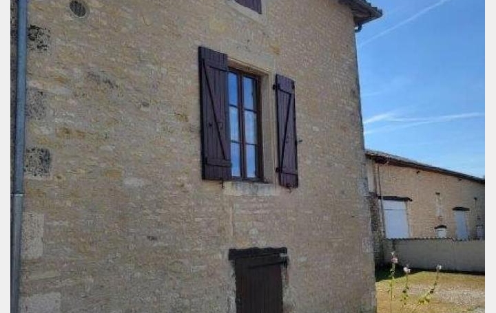 Maison RUFFEC (16700)  177 m2 222 000 € 