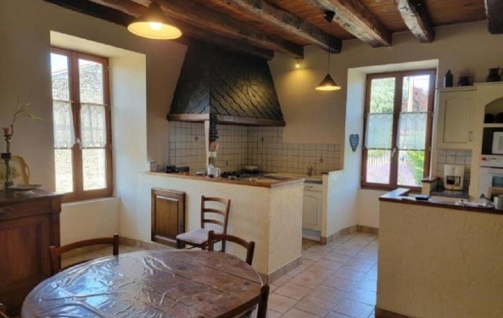 Maison RUFFEC (16700)  177 m2 222 000 € 