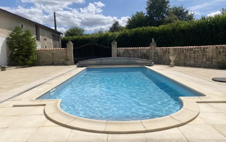 Maison BLANZAY (86400)  252 m2 452 600 € 