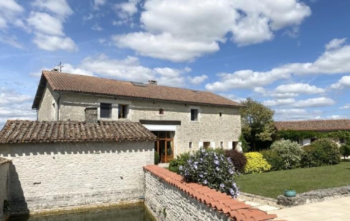 Maison BLANZAY (86400)  252 m2 452 600 € 