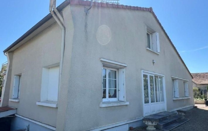 Maison RUFFEC (16700)  147 m2 180 800 € 