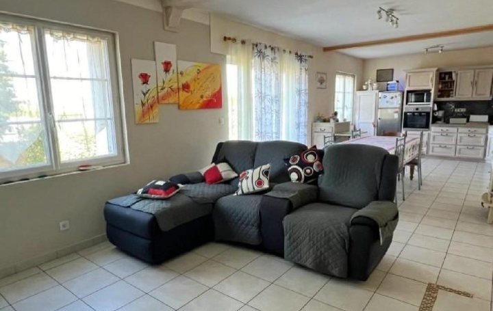 Maison RUFFEC (16700)  147 m2 180 800 € 