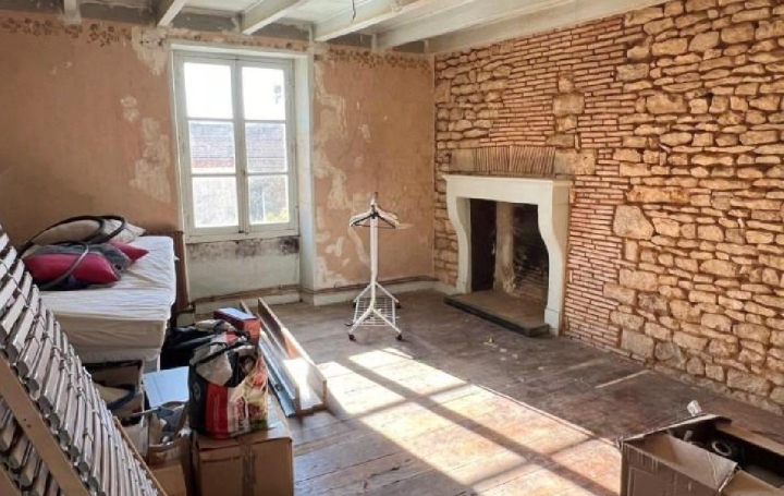 Maison VERTEUIL-SUR-CHARENTE (16510)  120 m2 80 645 € 