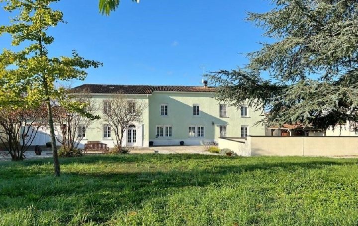 Maison AIGRE (16140)  302 m2 442 000 € 