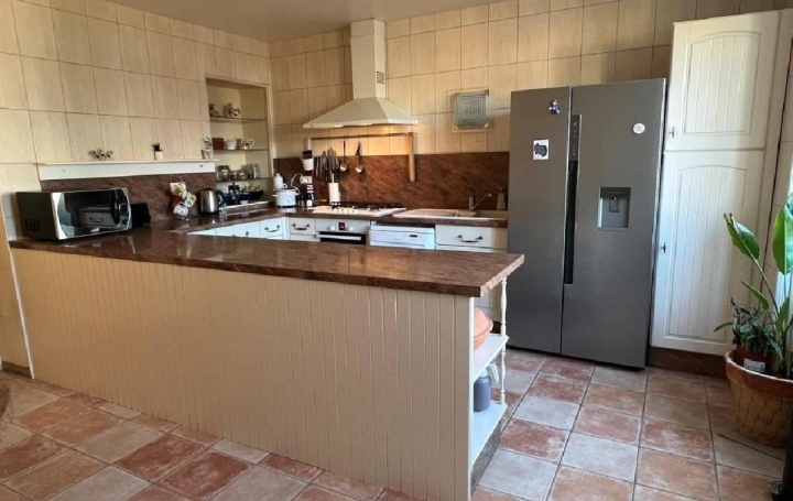 Maison AIGRE (16140)  302 m2 442 000 € 