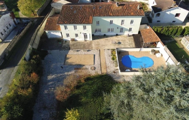 Maison AIGRE (16140)  302 m2 442 000 € 