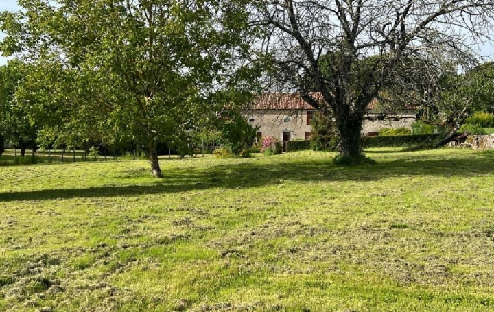 Maison NANTEUIL-EN-VALLEE (16700)  154 m2 127 650 € 