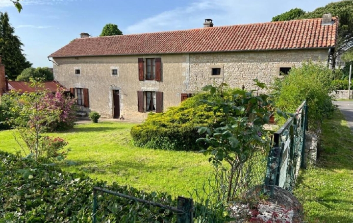 Maison NANTEUIL-EN-VALLEE (16700)  154 m2 127 650 € 