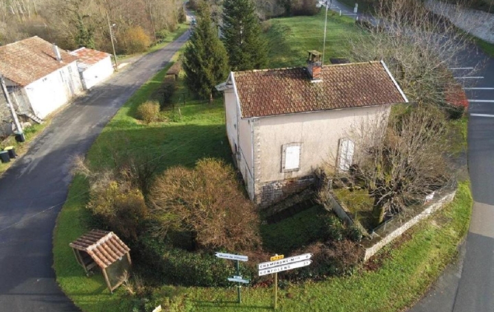 Maison NANTEUIL-EN-VALLEE (16700)  112 m2 96 000 € 