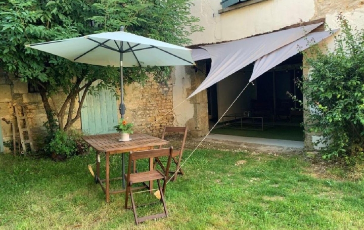 Maison CIVRAY (86400)  201 m2 186 000 € 