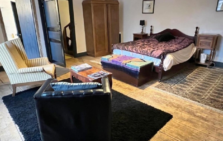 Maison CIVRAY (86400)  201 m2 186 000 € 