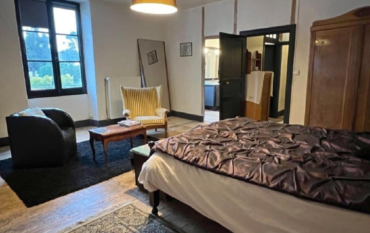 Maison CIVRAY (86400)  201 m2 186 000 € 