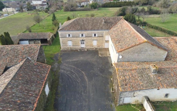 Maison VILLEFAGNAN (16240)  210 m2 202 000 € 