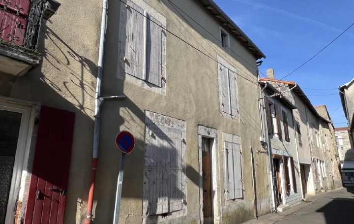 Maison RUFFEC (16700)  136 m2 22 500 € 