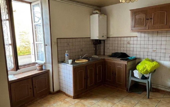 Maison RUFFEC (16700)  93 m2 75 000 € 