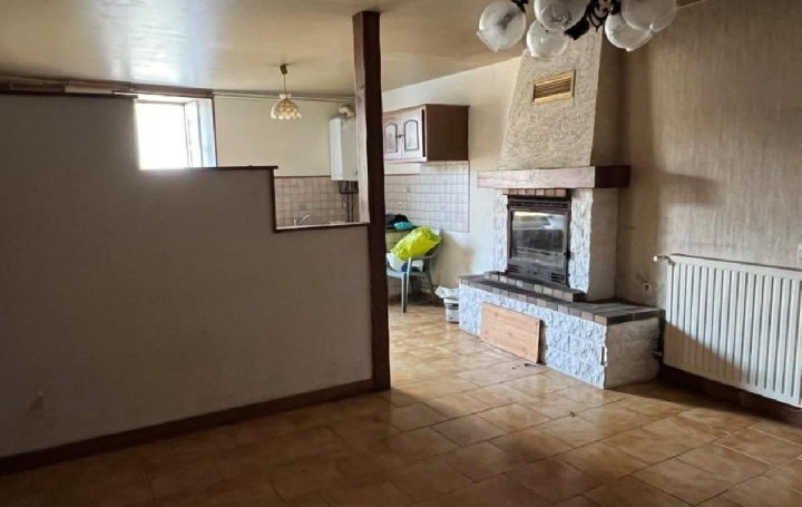 Maison RUFFEC (16700)  93 m2 75 000 € 