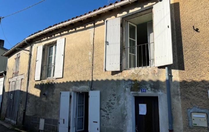 Maison RUFFEC (16700)  93 m2 75 000 € 