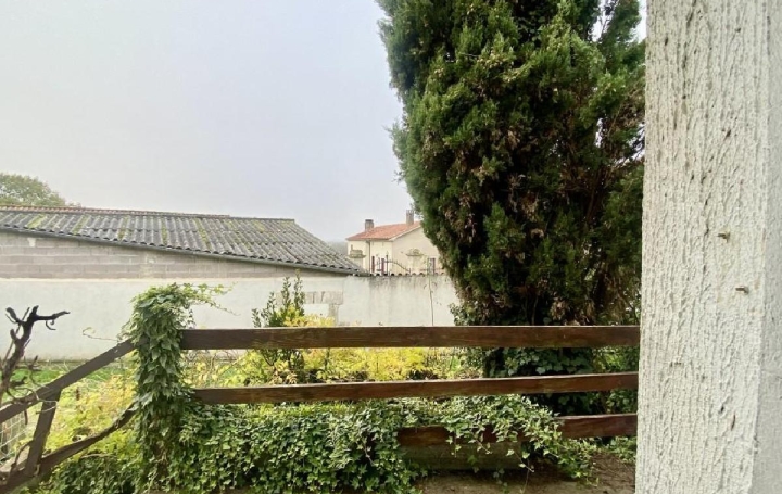 Maison AUNAC (16460)  74 m2 49 950 € 