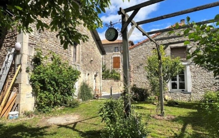 Maison VILLEFAGNAN (16240)  294 m2 210 500 € 