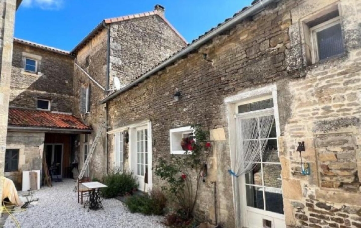 Maison VILLEFAGNAN (16240)  294 m2 210 500 € 