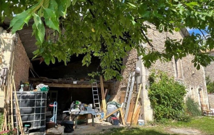 Maison VILLEFAGNAN (16240)  294 m2 210 500 € 