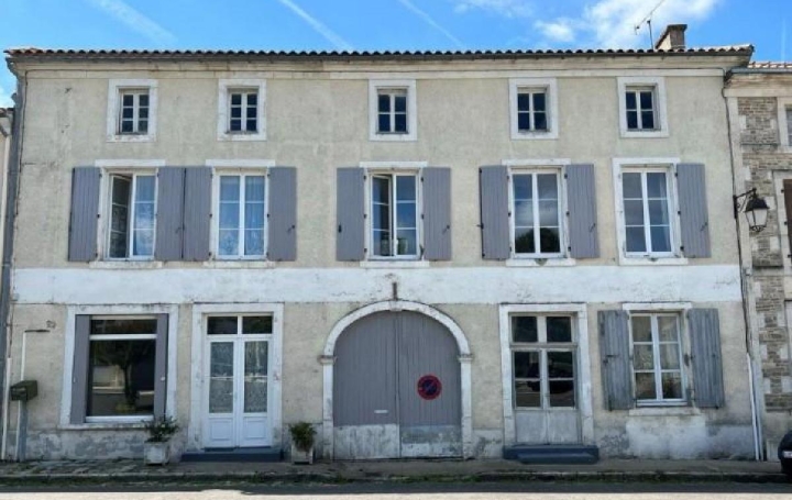 Maison VILLEFAGNAN (16240)  294 m2 210 500 € 