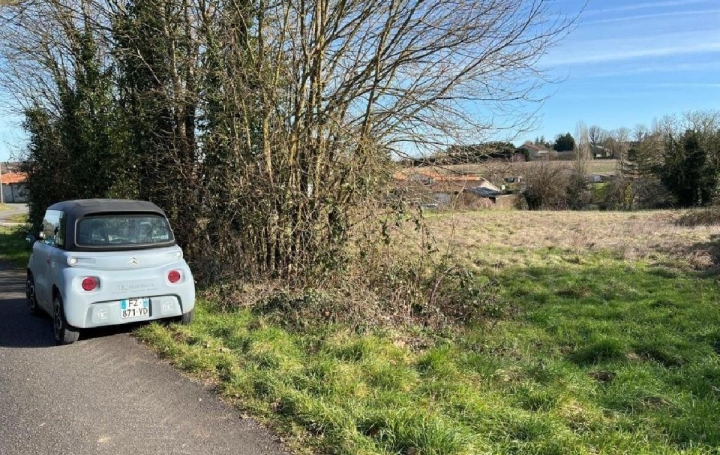 Maison RUFFEC (16700)   19 000 € 