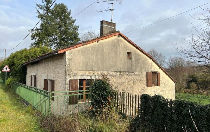 Maison RUFFEC (16700)  103 m2 75 000 € 