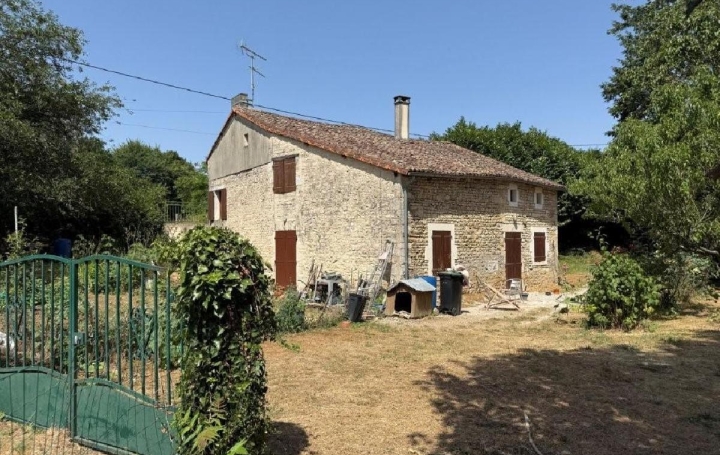 Maison RUFFEC (16700)  103 m2 75 000 € 