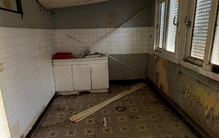 Maison RUFFEC (16700)  106 m2 69 750 € 