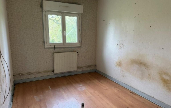 Maison RUFFEC (16700)  106 m2 69 750 € 