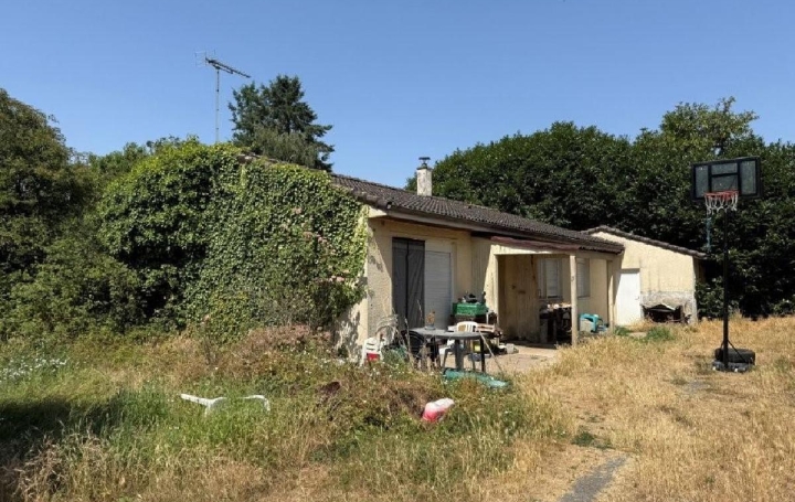 Maison RUFFEC (16700)  106 m2 85 490 € 