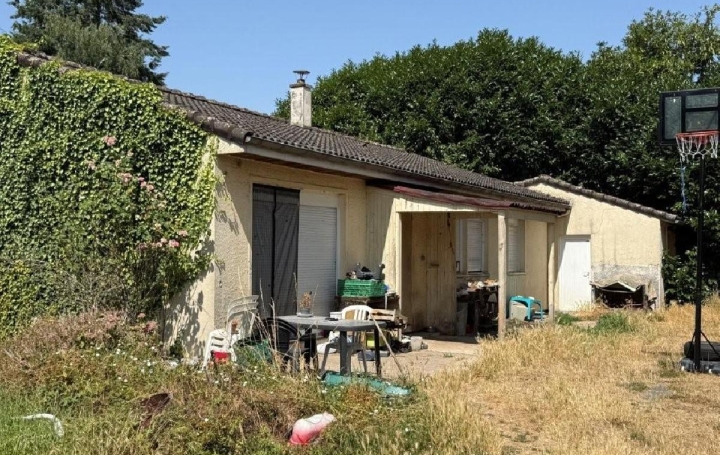 Maison RUFFEC (16700)  106 m2 85 490 € 