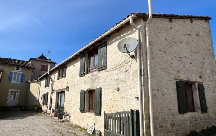 Maison SAINT-CLAUD (16450)  312 m2 147 800 € 