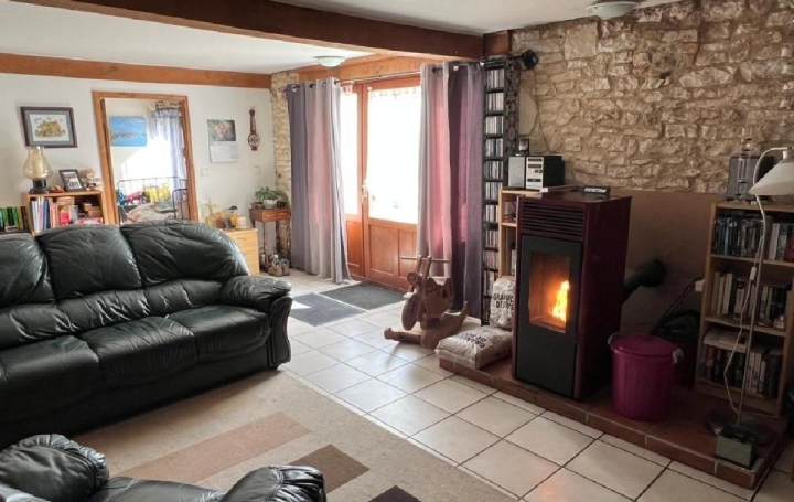 Maison SAINT-CLAUD (16450)  312 m2 147 800 € 