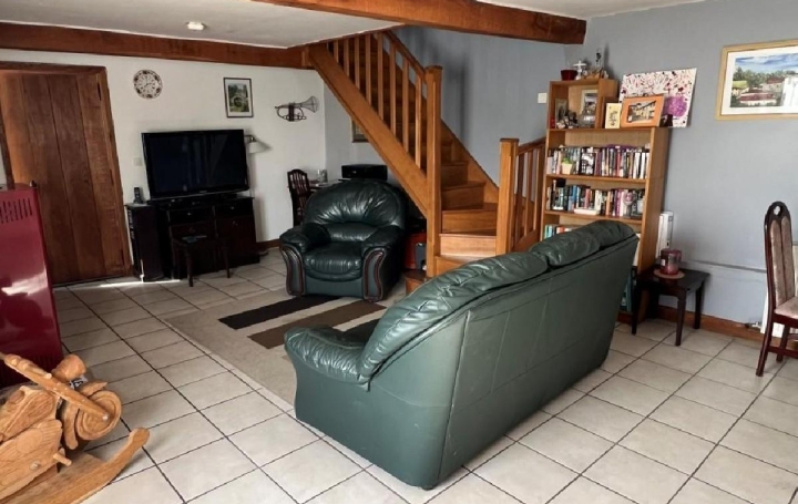 Maison SAINT-CLAUD (16450)  312 m2 147 800 € 