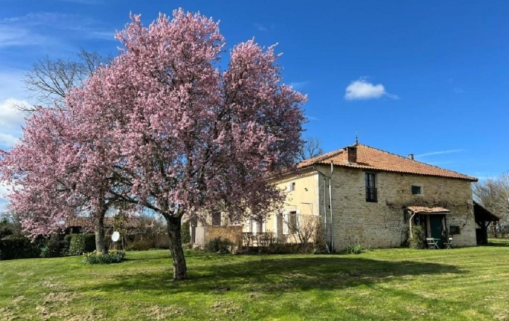 Maison CHAMPAGNE-MOUTON (16350)  280 m2 299 950 € 